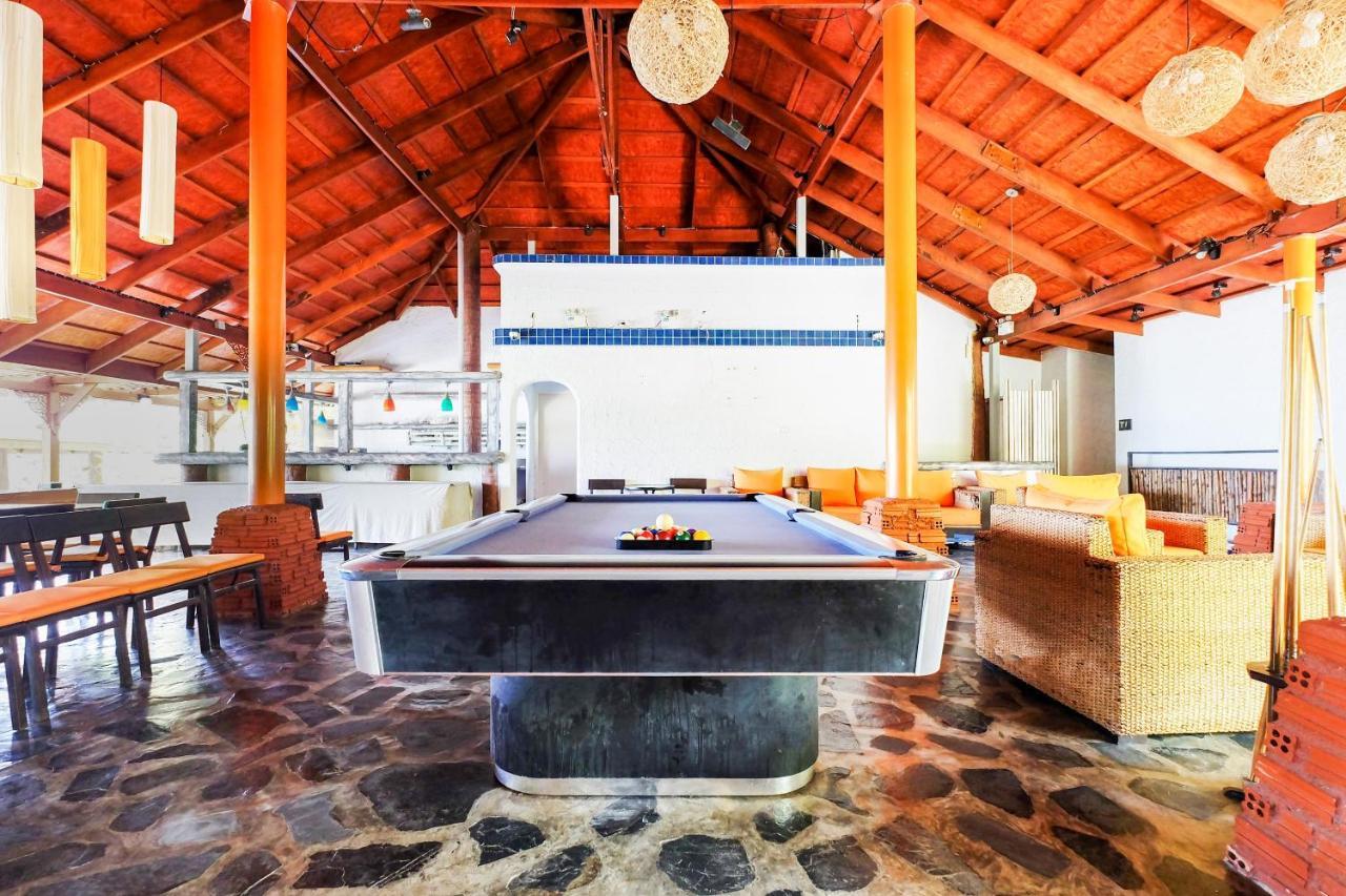 Oyo 626 The Chalet Phuket Resort Panwa Beach Buitenkant foto