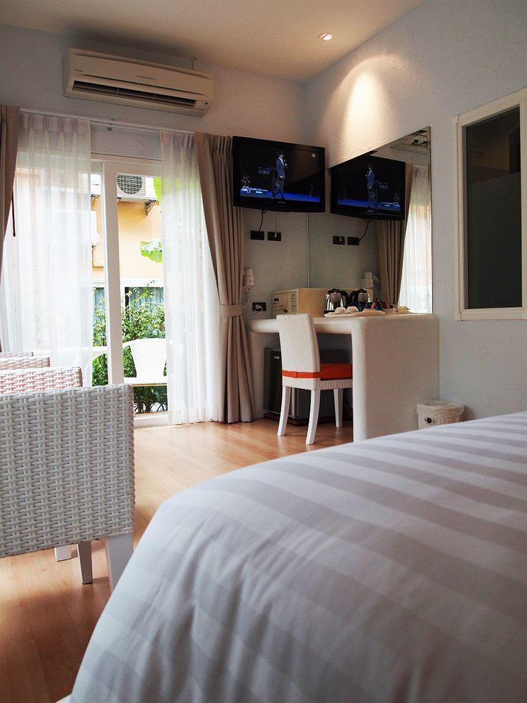 Oyo 626 The Chalet Phuket Resort Panwa Beach Buitenkant foto