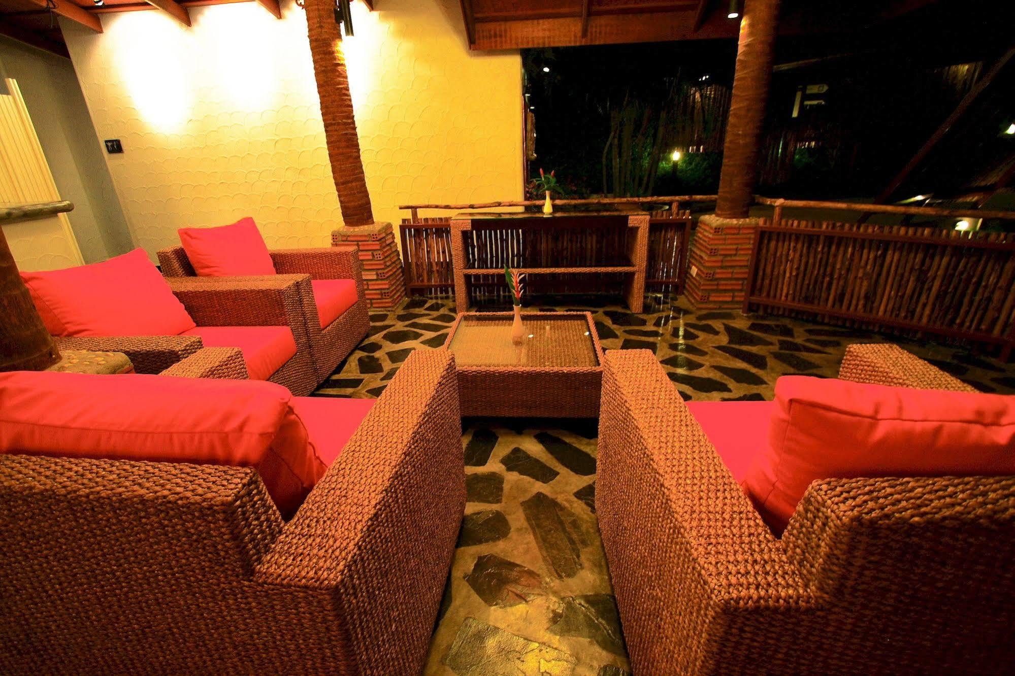 Oyo 626 The Chalet Phuket Resort Panwa Beach Buitenkant foto