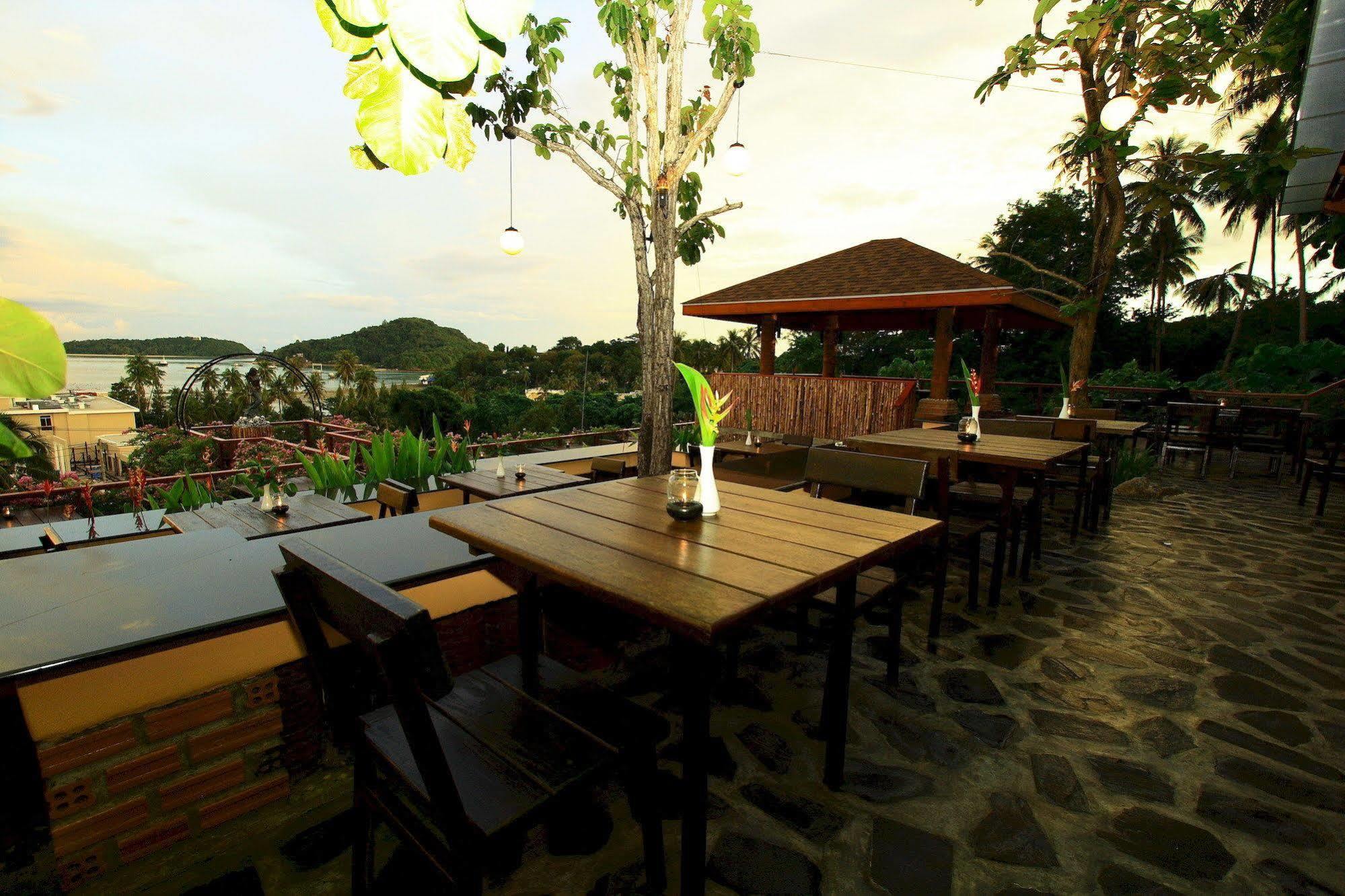 Oyo 626 The Chalet Phuket Resort Panwa Beach Buitenkant foto