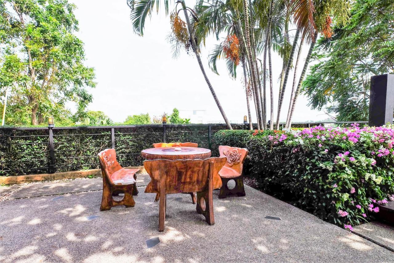 Oyo 626 The Chalet Phuket Resort Panwa Beach Buitenkant foto